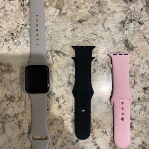 Apple Smartwatch series 4 with extra Bands Gray Black Silicone Flexibility